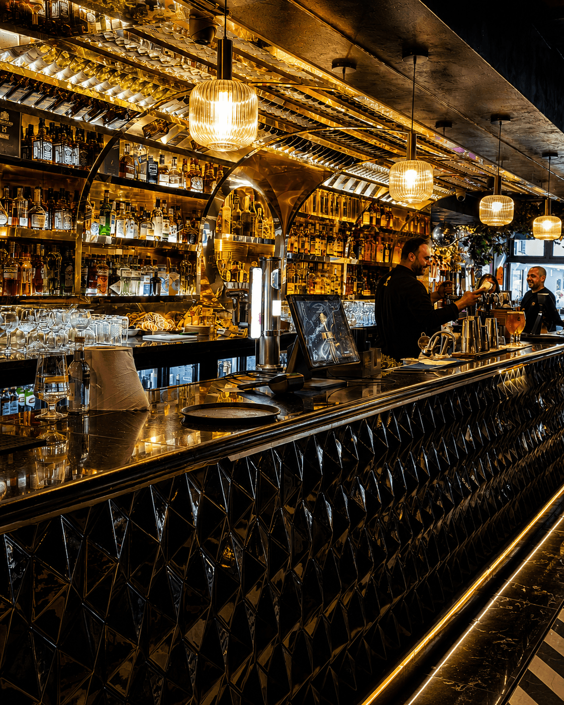 COCKTAIL BAR
